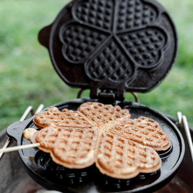 Waffle maker with rotating frame
