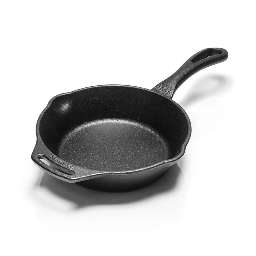 Cast iron pan with handle
