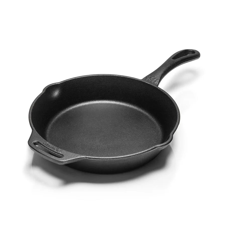 Cast iron pan with handle