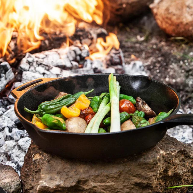 Cast iron pan with handle