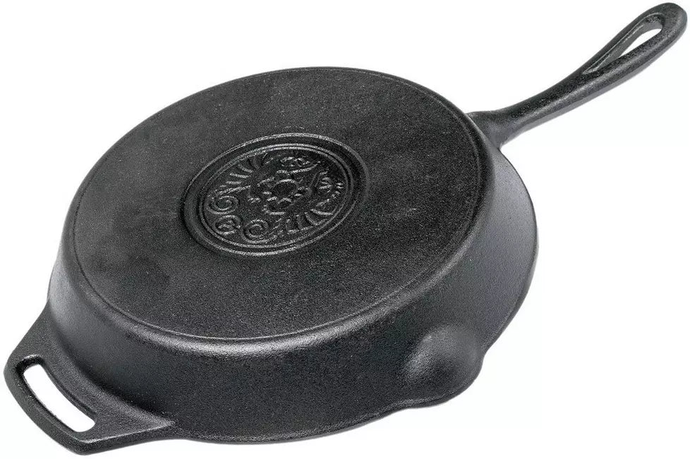Cast iron pan with handle