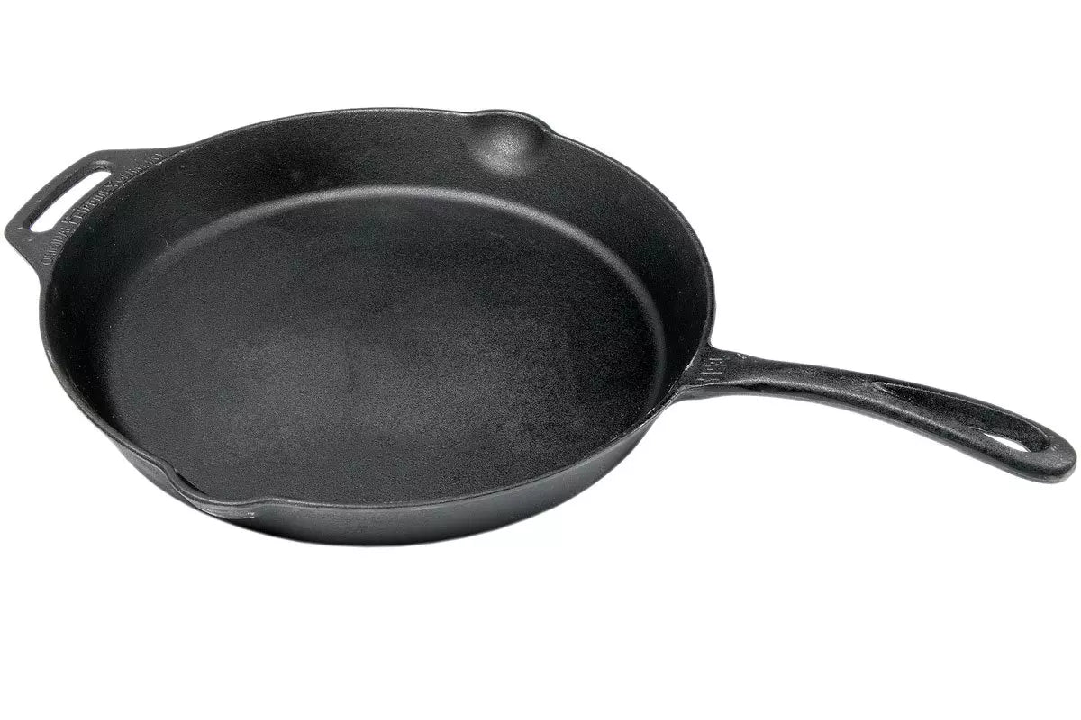 Cast iron pan with handle
