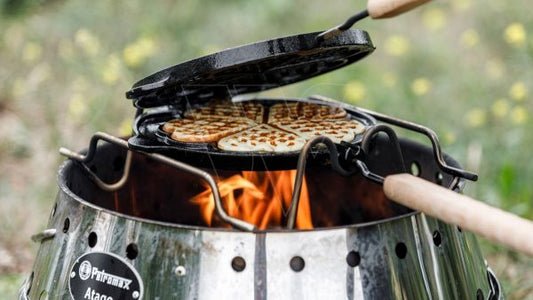 Waffle maker with rotating frame